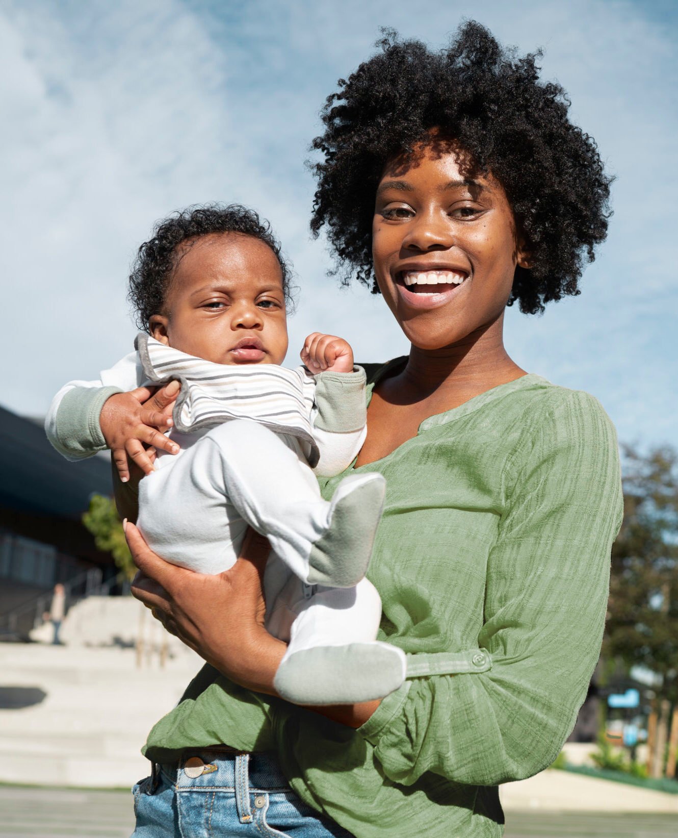 medium shot smiley mother holding baby (1)